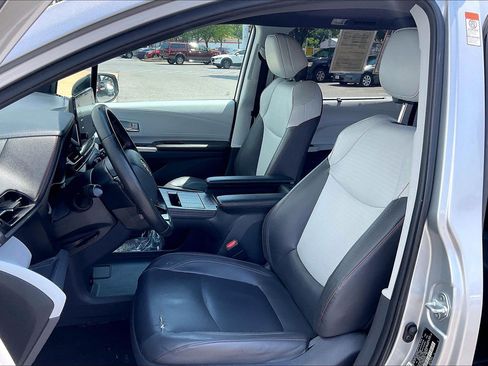 Used 2021 Toyota Sienna XSE AWD/4WD image 29