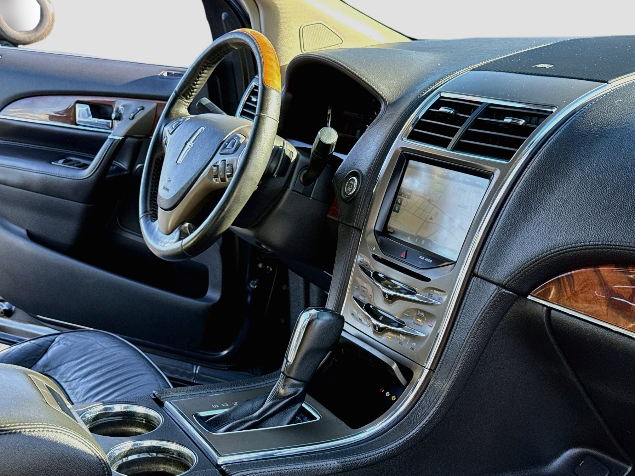 Used 2013 Lincoln MKX AWD image 15