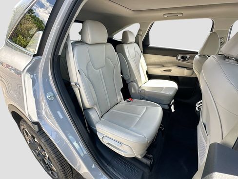Certified 2025 Kia Sorento SX FWD image 27