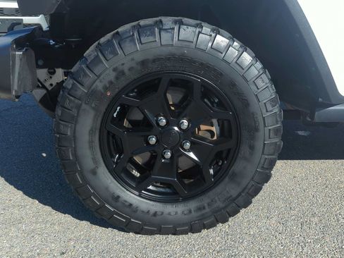 Used 2022 Jeep Gladiator Sport AWD/4WD image 10