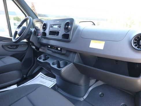 Used 2025 Mercedes-Benz Sprinter 2500 image 28