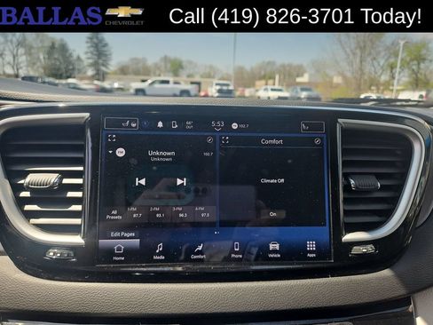Used 2024 Chrysler Pacifica Touring-L FWD image 13