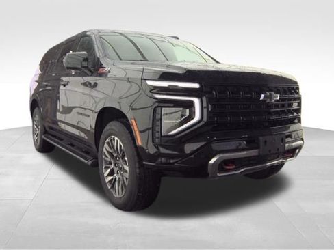 Used 2025 Chevrolet Suburban Z71 AWD/4WD image 3