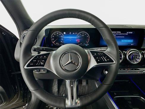 Used 2026 Mercedes-Benz GLB 250 4MATIC image 11