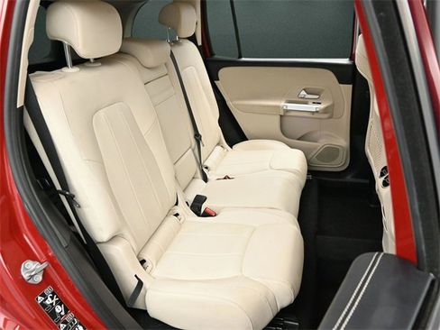 Used 2020 Mercedes-Benz GLB 250 w/ Premium Package image 17