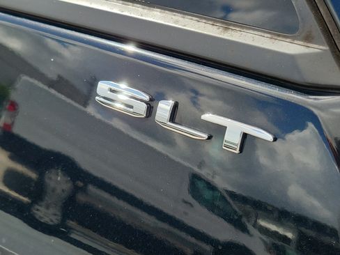 Used 2024 GMC Terrain SLT FWD image 34