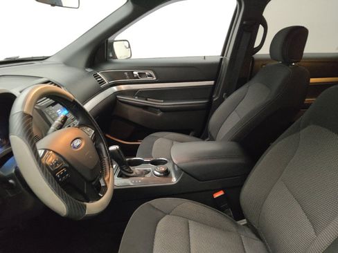 Used 2017 Ford Explorer XLT image 17