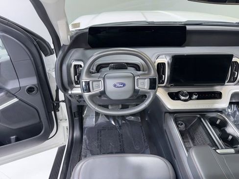 Used 2025 Ford Expedition Active AWD/4WD image 19