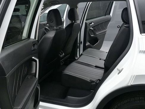 Used 2022 Volkswagen Tiguan SE image 16