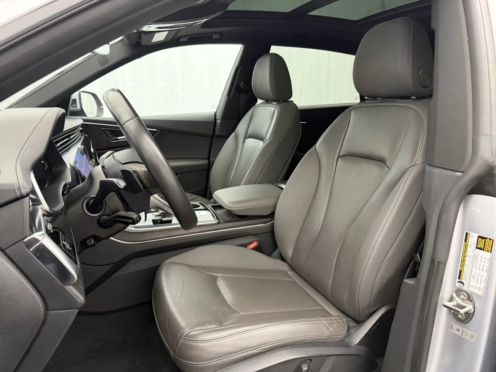 Used 2019 Audi Q8 Prestige AWD/4WD image 4