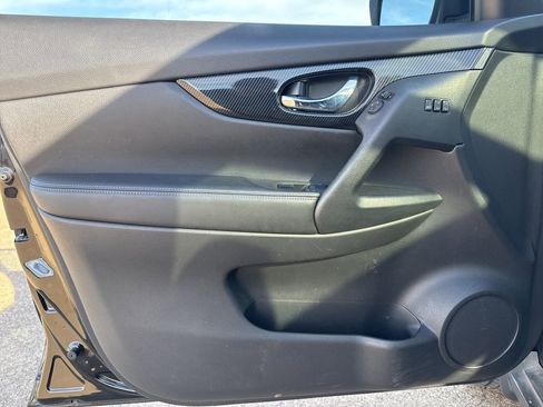 Used 2017 Nissan Rogue SL w/ SL Premium Package image 26