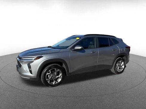 Used 2025 Chevrolet Trax LT image 8