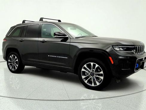 Used 2023 Jeep Grand Cherokee Overland w/ Advanced Protech Group III AWD/4WD image 3