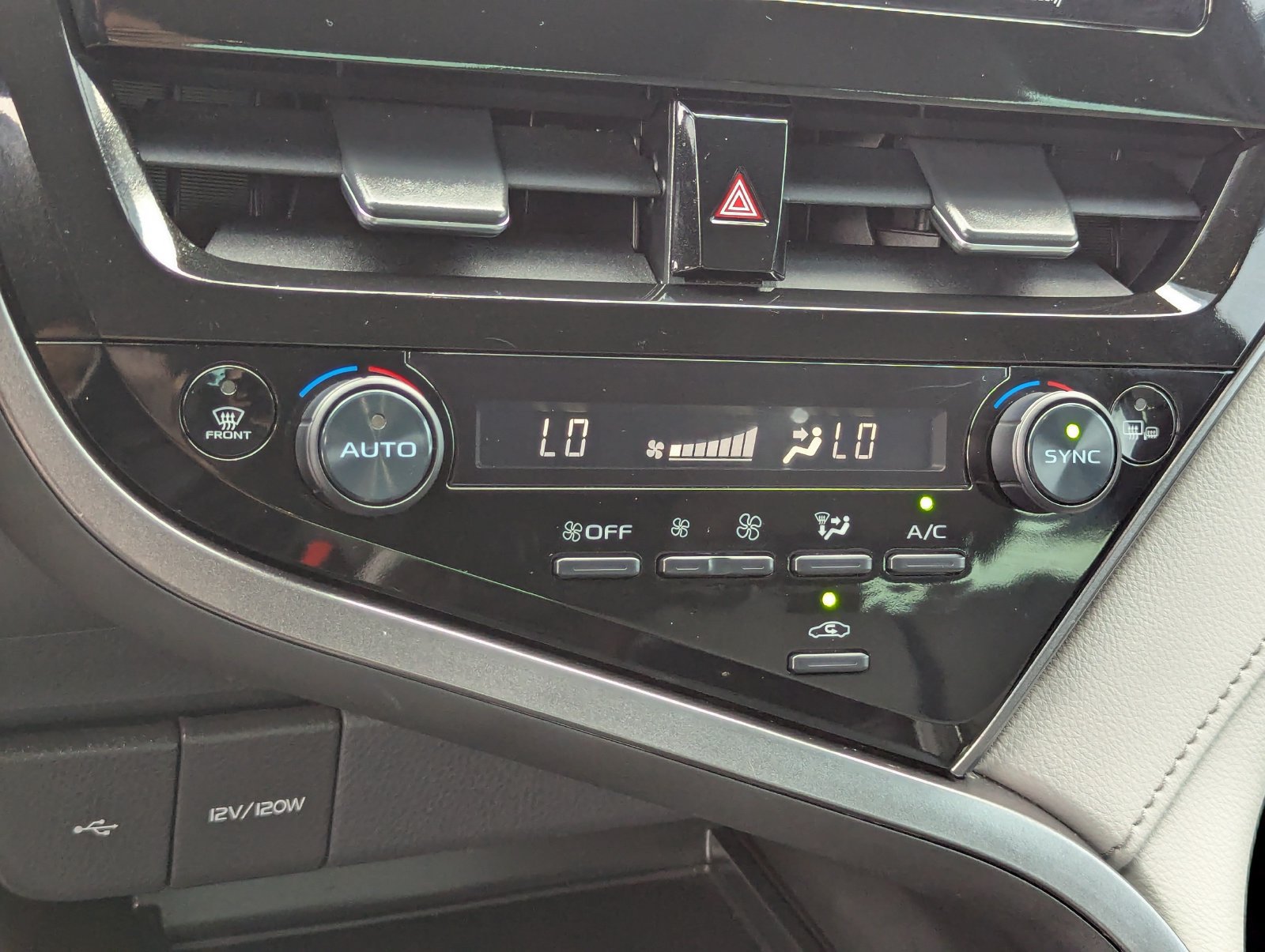 Used 2024 Toyota Camry SE w/ Convenience Package FWD image 29