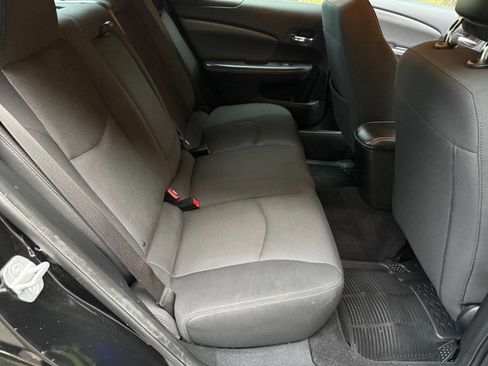 Used 2013 Dodge Avenger SE FWD image 17