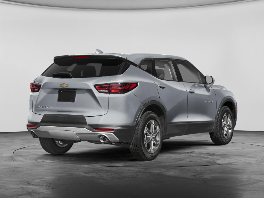 Used 2025 Chevrolet Blazer LT AWD/4WD image 2
