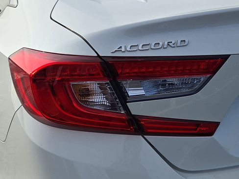 Certified 2019 Honda Accord Hybrid image 11
