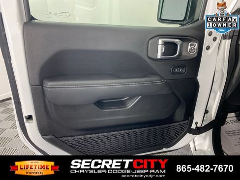 Used 2022 Jeep Wrangler Unlimited Sahara AWD/4WD image 12