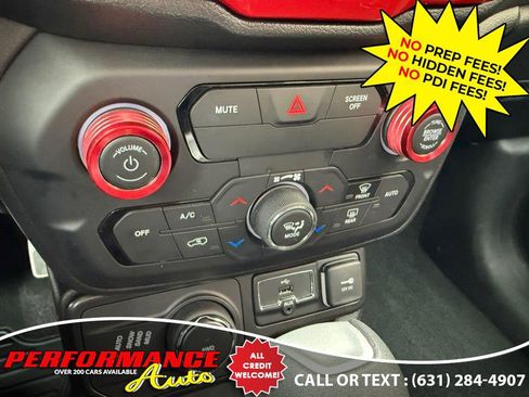Used 2020 Jeep Renegade Latitude w/ Cold Weather Group image 14