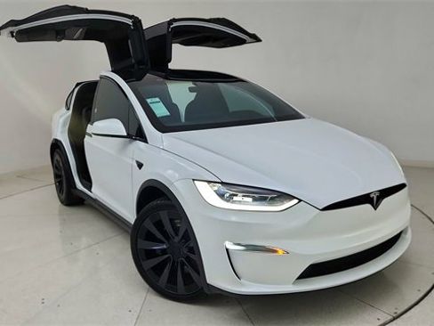Used 2022 Tesla Model X image 1