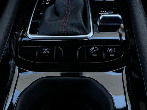 Used 2025 Jeep Compass Trailhawk image 22