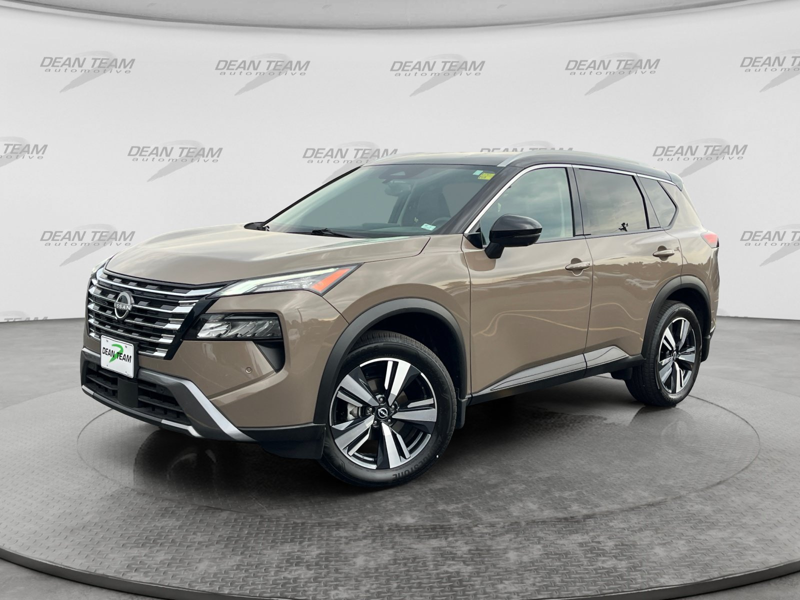 Used 2025 Nissan Rogue SL AWD/4WD image 3