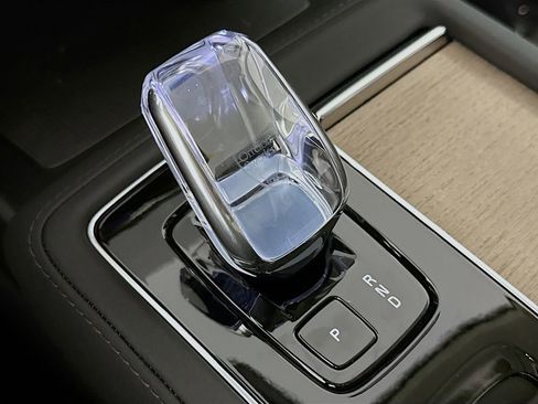 New 2026 Volvo XC90 T8 Plus w/ Protection Package Premier AWD/4WD image 17