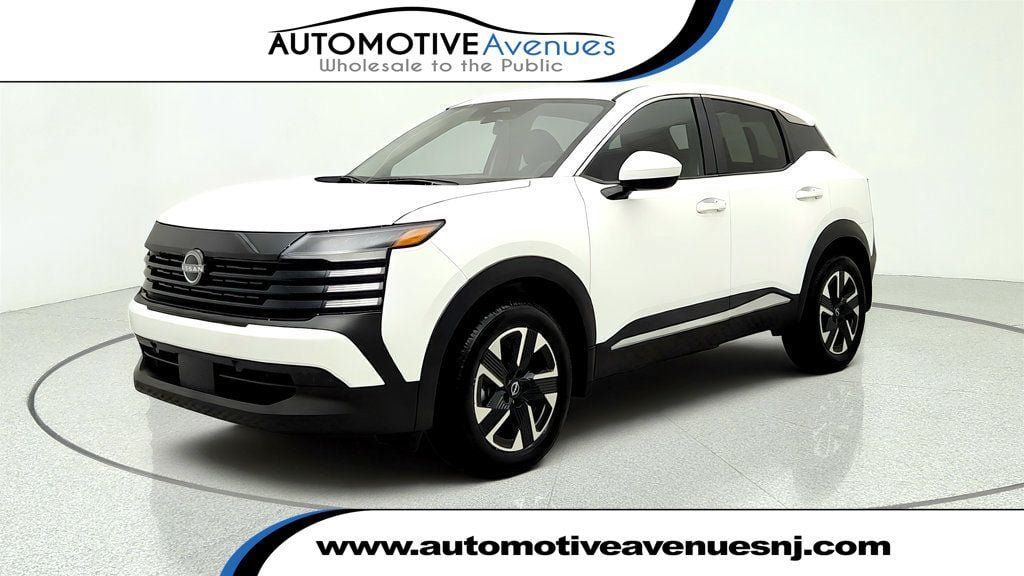 Used 2025 Nissan Kicks SV AWD/4WD image 1