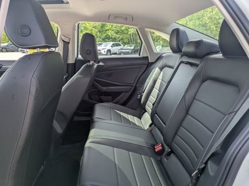 Used 2024 Volkswagen Jetta SE w/ Panoramic Sunroof Package image 16