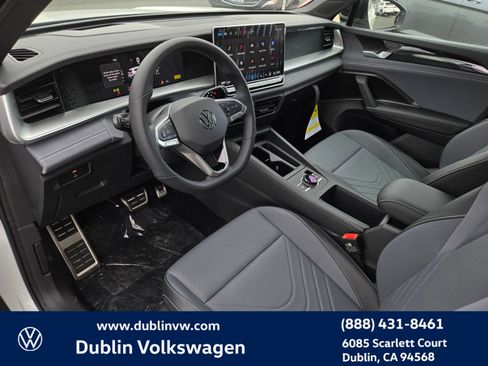 New 2026 Volkswagen Tiguan SE R-Line FWD image 9