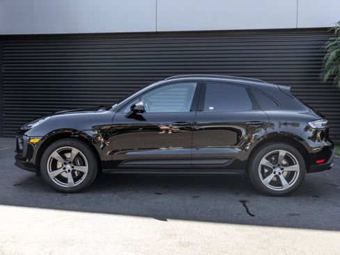 Used 2026 Porsche Macan AWD/4WD image 2