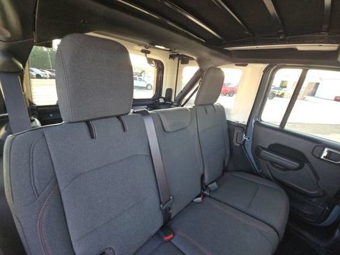 Used 2025 Jeep Wrangler Unlimited Rubicon AWD/4WD image 15