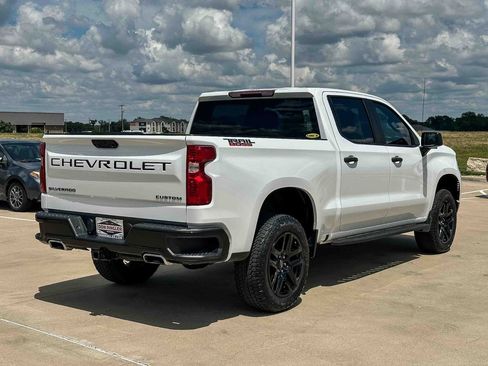 Used 2023 Chevrolet Silverado 1500 Custom Trail Boss w/ LPO, Dark Essentials Package AWD/4WD image 3