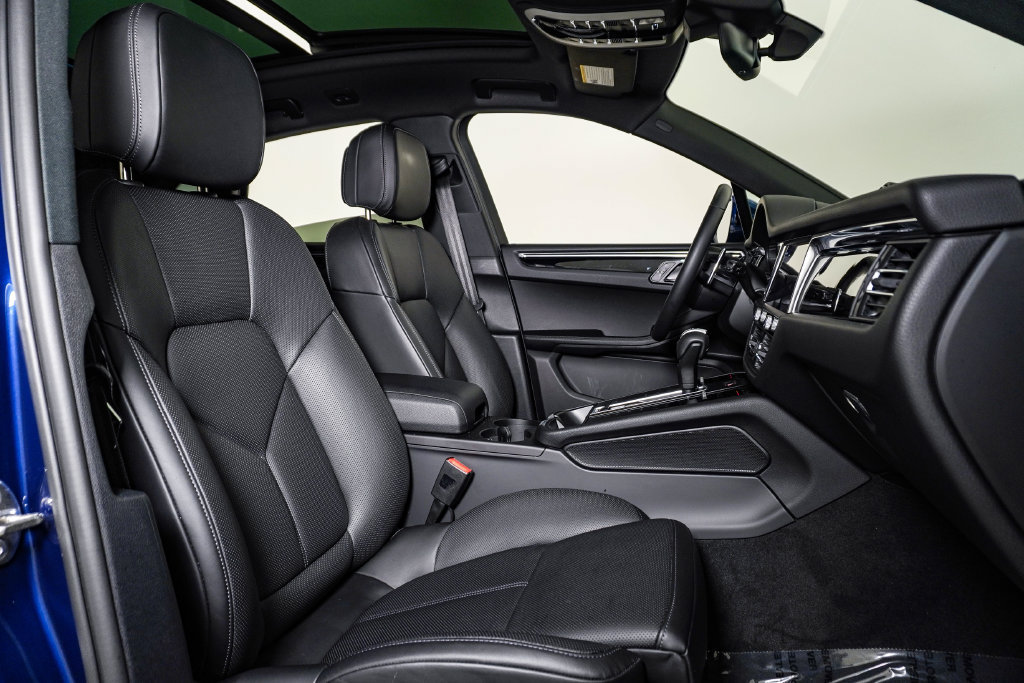 Certified 2026 Porsche Macan AWD/4WD image 15