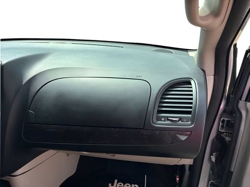 Used 2012 Dodge Grand Caravan SXT FWD image 11