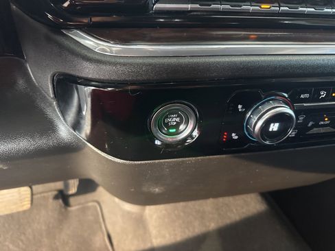 Used 2024 GMC Sierra 1500 SLT image 32