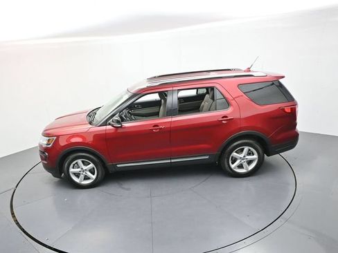 Used 2018 Ford Explorer XLT w/ Equipment Group 202A FWD image 38