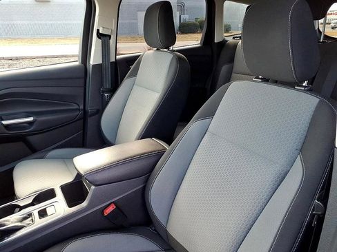 Used 2018 Ford Escape SE image 16