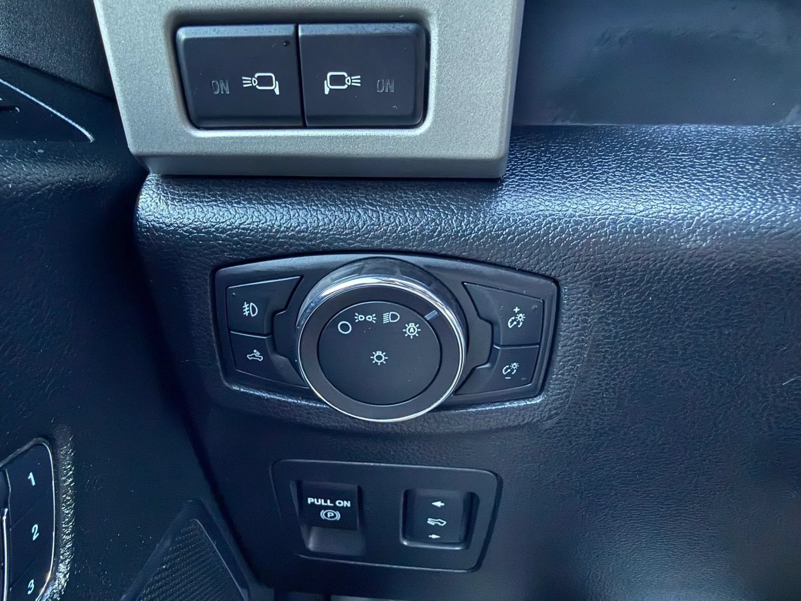 Used 2018 Ford F150 Lariat RWD image 27