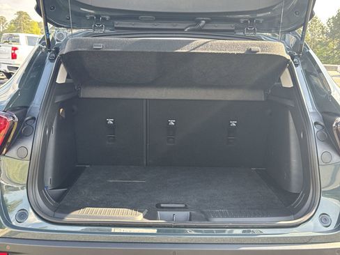 Used 2025 Chevrolet Trax LT w/ Driver Confidence Package image 31