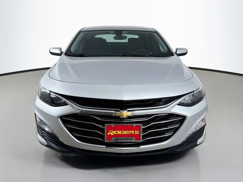 Used 2020 Chevrolet Malibu LT FWD image 2