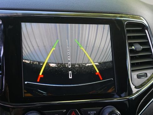 Used 2021 Jeep Grand Cherokee Limited w/ Premium Lighting Group AWD/4WD image 31
