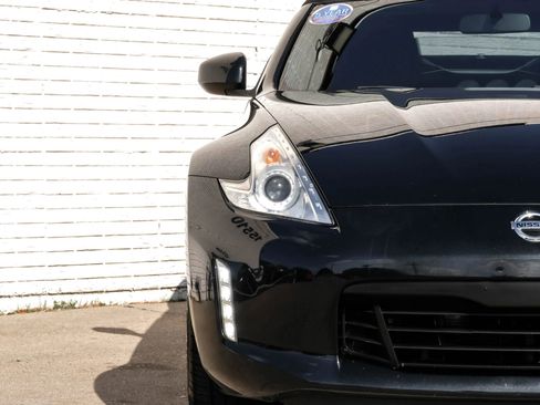 Used 2014 Nissan 370Z Roadster image 35