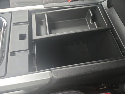 Used 2024 Nissan Titan SV w/ SV Convenience Package image 22