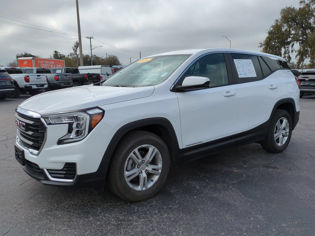 Used 2024 GMC Terrain SLE AWD/4WD image 8