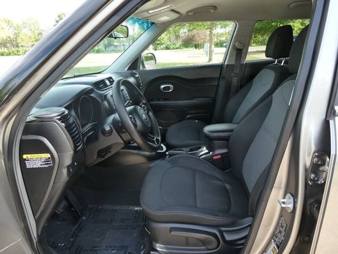 Used 2019 Kia Soul + FWD image 9