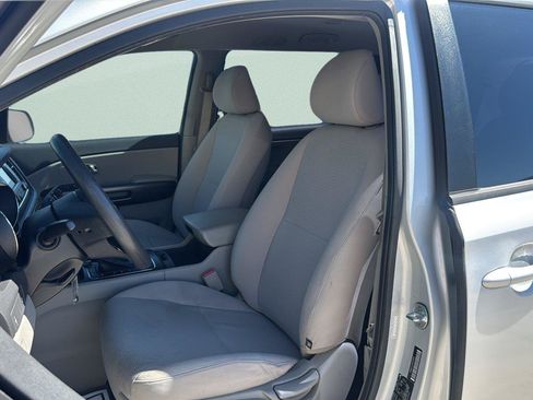 Used 2018 Kia Sedona L FWD image 24