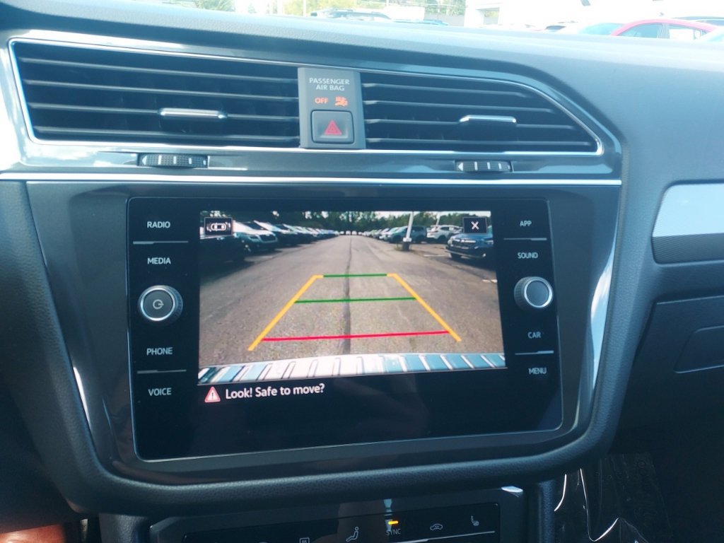 Certified 2023 Volkswagen Tiguan SE w/ Panoramic Sunroof Package AWD/4WD image 16