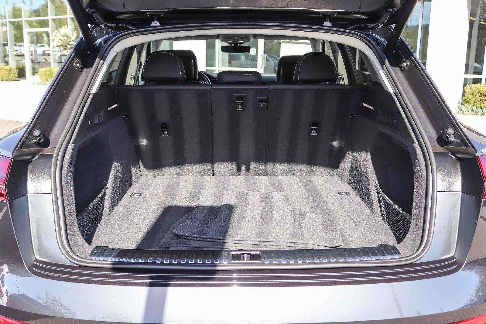 Used 2024 Audi Q8 e-tron Premium Plus AWD/4WD image 30