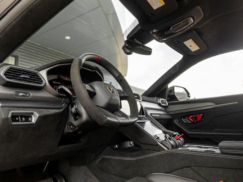 Used 2024 Lamborghini Urus Performante AWD/4WD image 38